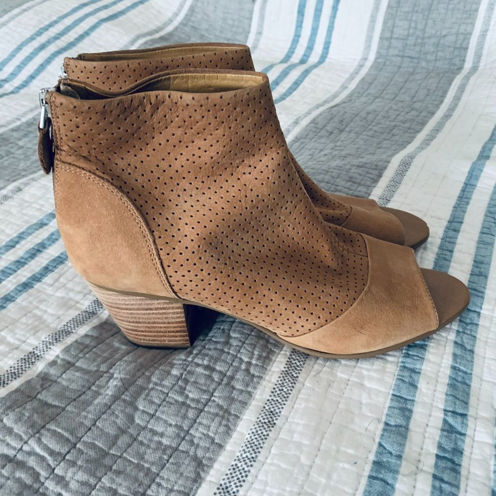 Franco Sarto ◼️ Suede Open Toe Booties